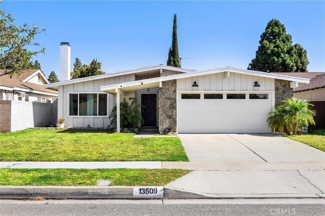 Building Photo - 13509 Destino St