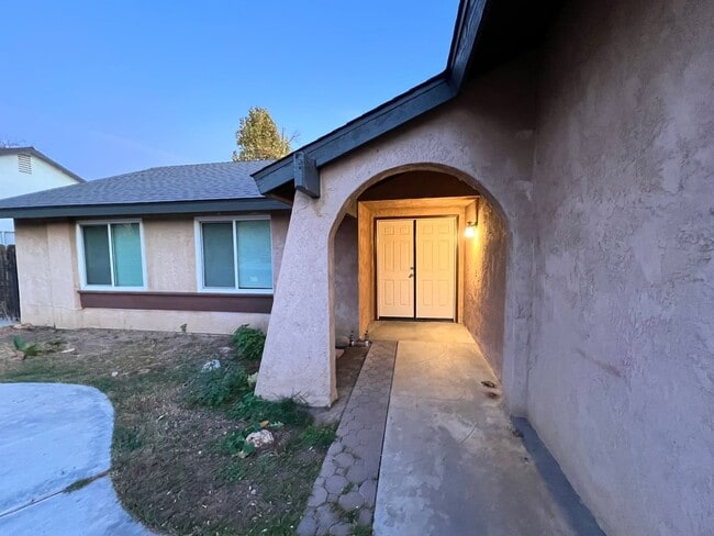 Photo - 3520 Sesame St