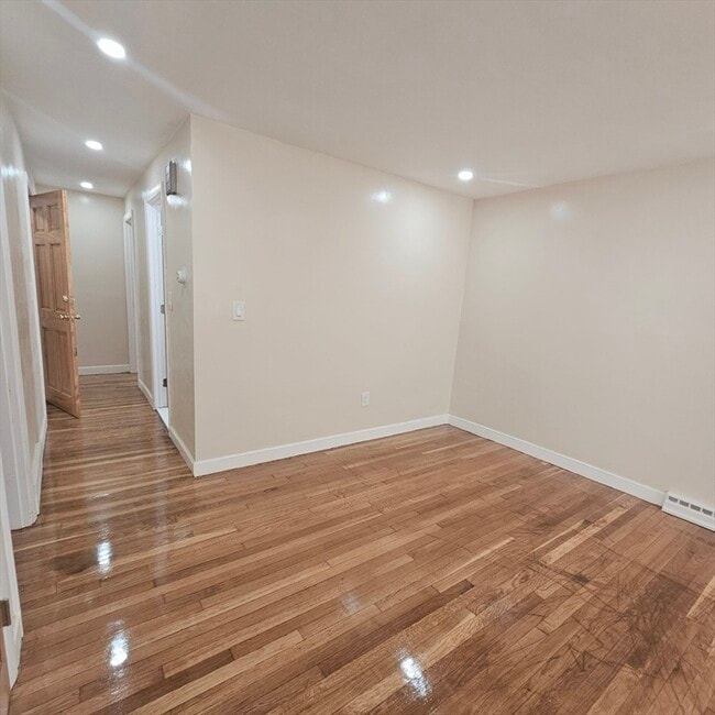 Photo - 131 Itasca St