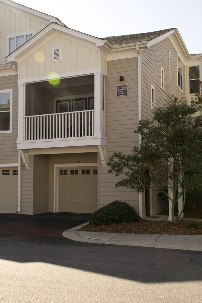 Townhouse in Gated Community with Attached... - Townhouse in Gated Community with Attached...