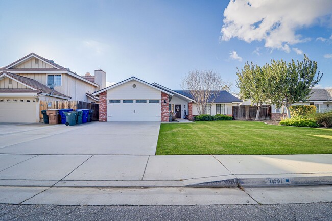 Cute home in Northwest Bakersfield! - Cute home in Northwest Bakersfield!