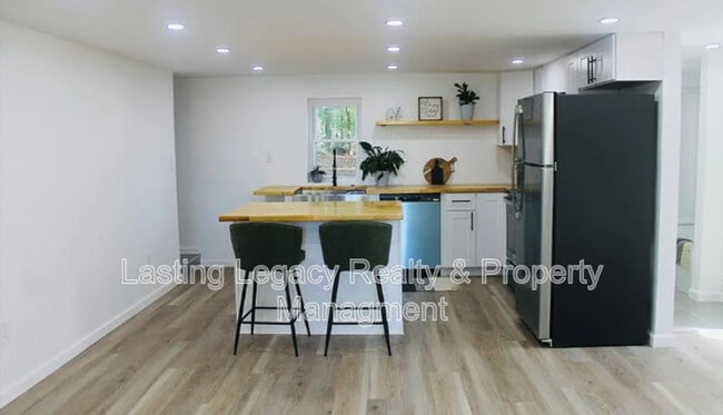 Photo - 275 Milling Rd