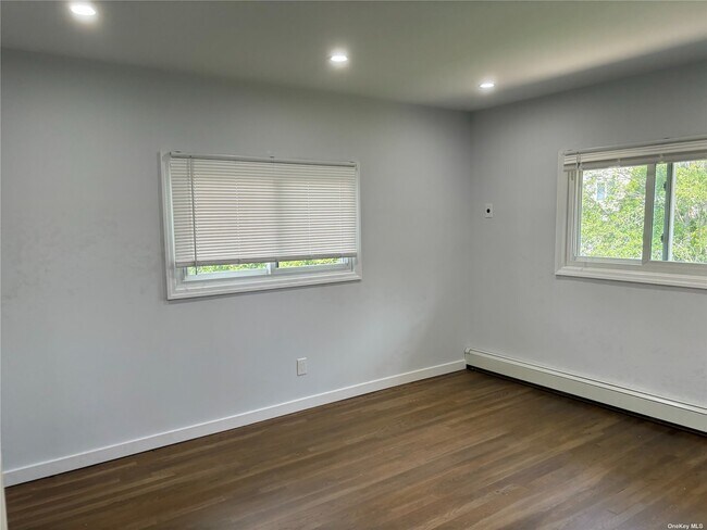 Photo - 2427 Clinton St