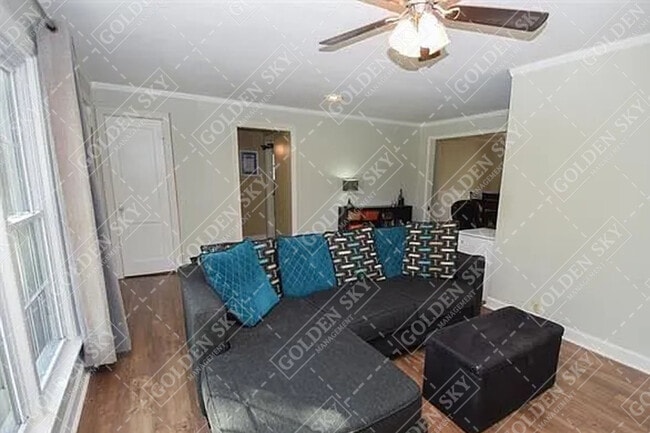 2605 N Maplewood Ave