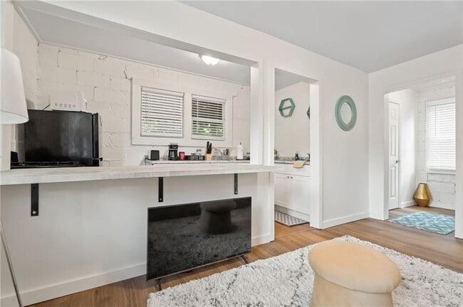 Photo - 255 Richardson Rd NW