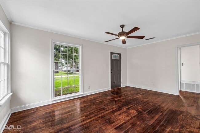 Photo - Remodeled...Ready for tenant!!!