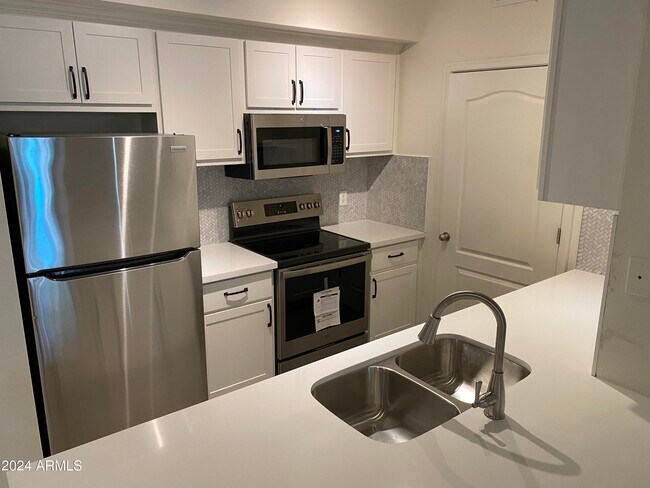 Photo - 1701 E Colter St Unidad 215