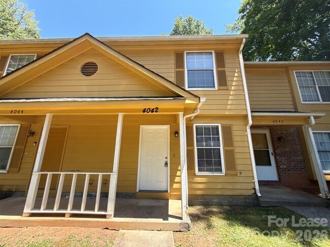 Building Photo - 4042 Briarhill Dr