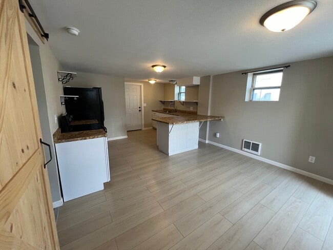 Photo - 1138 W 11th St