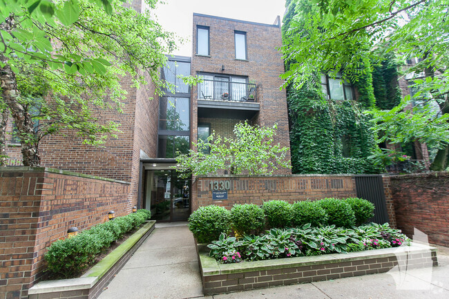Building Photo - 1330 N La Salle Dr Unit 311 Rental