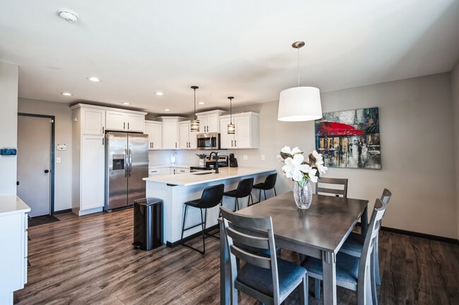 Photo - 402 Dawson Dr