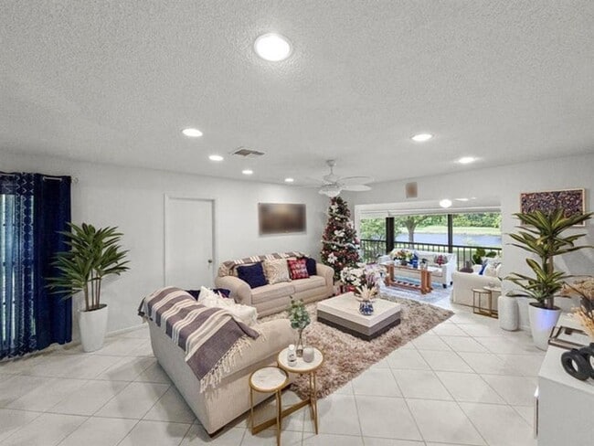 9286 Vista Del Lago