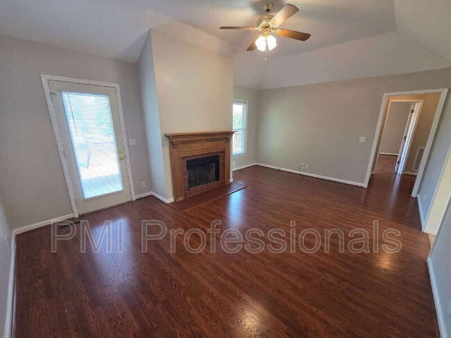 Photo - 2426 Bennington Dr