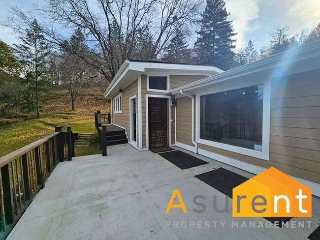 Photo - Stunning Home located in the picturesque Ashland