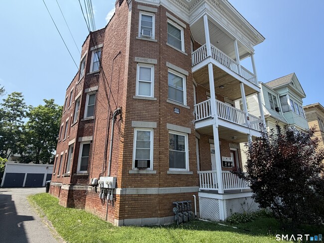 Building Photo - 79 James St Unit 2