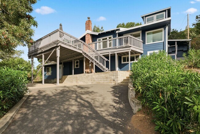 Photo - 3 Bed/2.5 Bath Multilevel Home with Amazin...