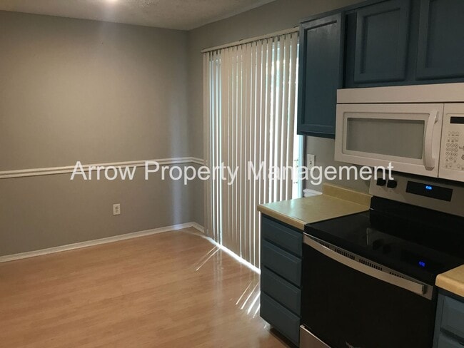 Photo - Great 2 Bedroom Townhome on Quiet Dead-End Street!