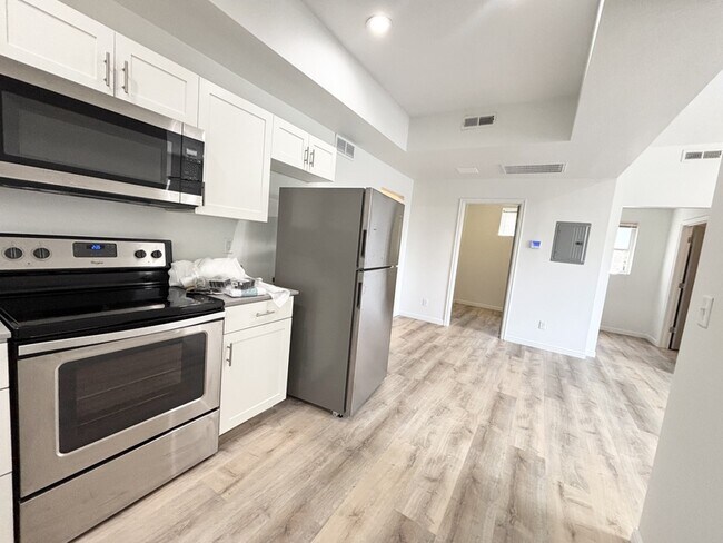 Building Photo - 1090 S 1100 E Rental