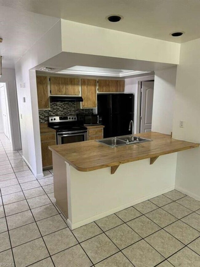 Photo - Spacious duplex 3-bedroom, 2-bathroom loca...