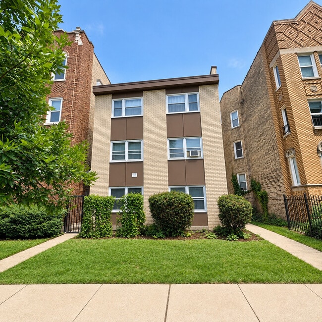 Building Photo - 6235 N Mozart St