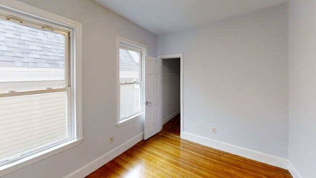 Photo - 9/1 Renovated 3BR near Green Line w/balcon...