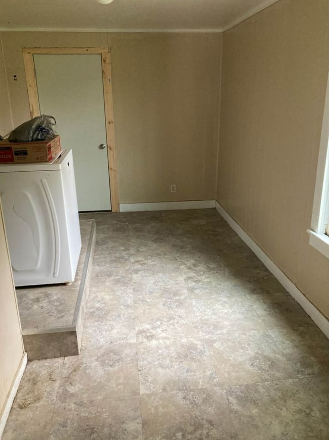 Laundry - 566 N Malone St