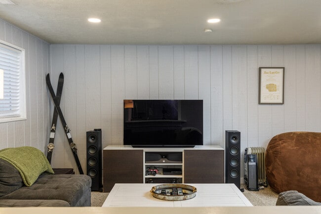 Building Photo - 1416 E Hollow Dale Dr Unit SI ID1249837P