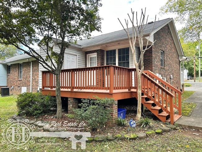 Photo - 211 E Gilbreath St