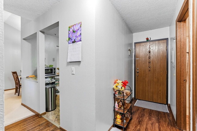 Building Photo - 3850 Plymouth Blvd Unit 323