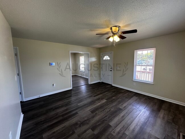 6 St Luke Ct