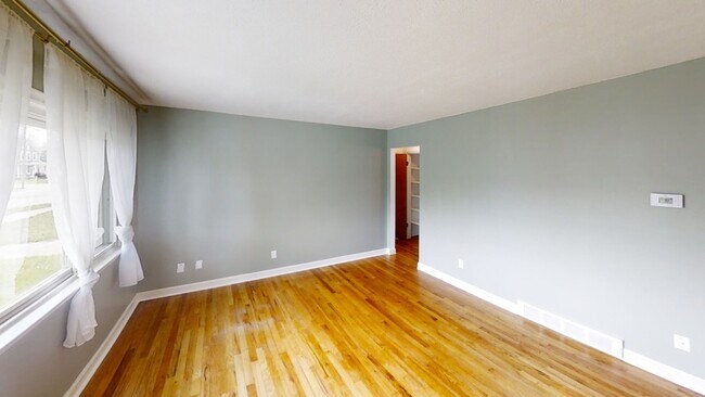 Photo - 372 Highland Dr