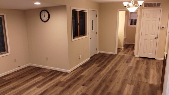 Photo - 12516 N 1035th St