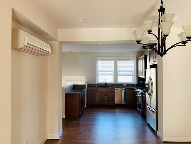 Photo - 3 bd 3 bath townhome Issaquah highlands