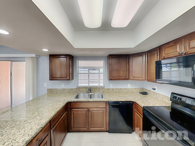 Photo - 8206 Clermont St