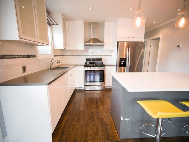 Photo - 701 Bouldin Ave