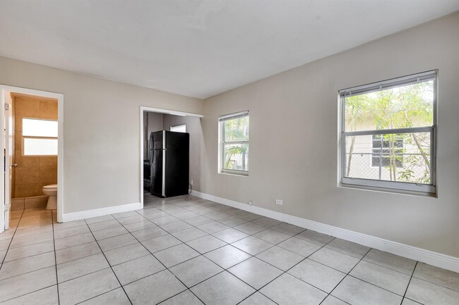 Building Photo - 729 NW 17th Ave Rental