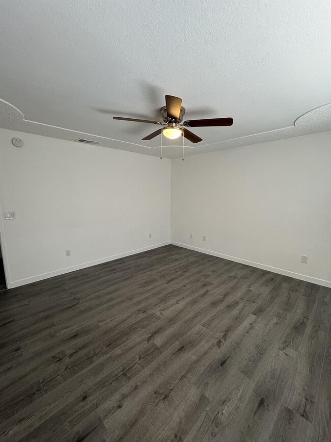 Photo - 9312 Fir Ave
