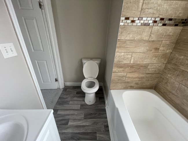 Photo - 16902 Langley Ave