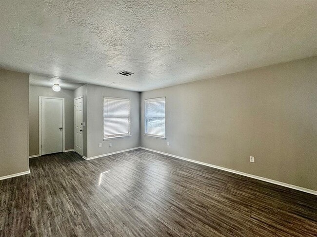 Photo - 143 Barrett Pl