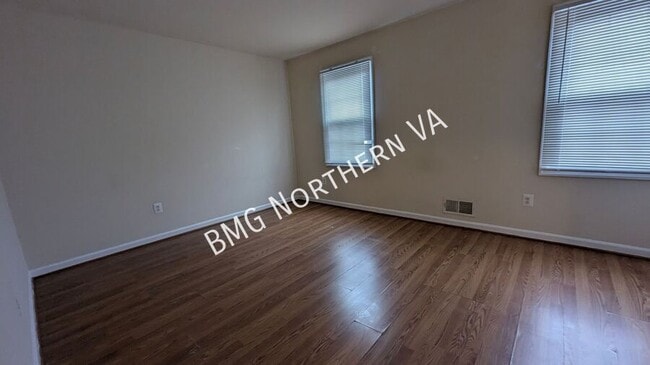 Photo - 9819 Town Ln