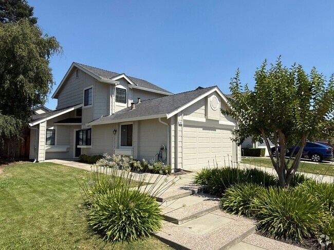 Building Photo - Updated 2 Bed + Loft / 2 Bath Home in Desi...