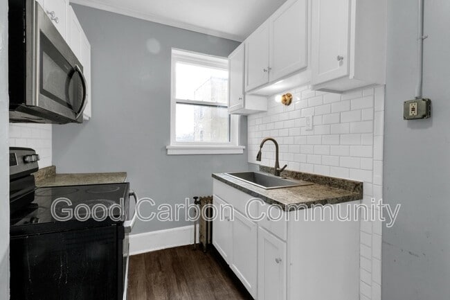 Building Photo - 2809 Main St Unit 4