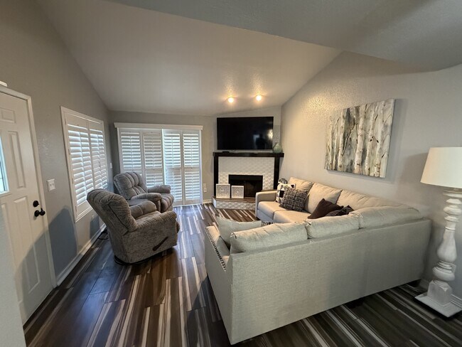 Photo - 1800 Club House Dr