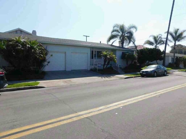 Photo - 1318 Palm Ave House