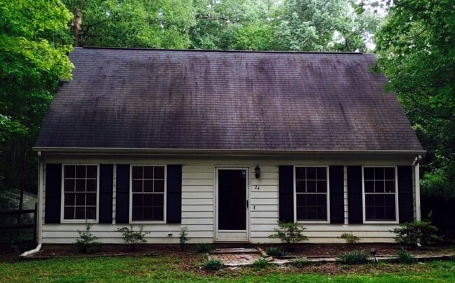 Building Photo - Charming home convenient to RTP