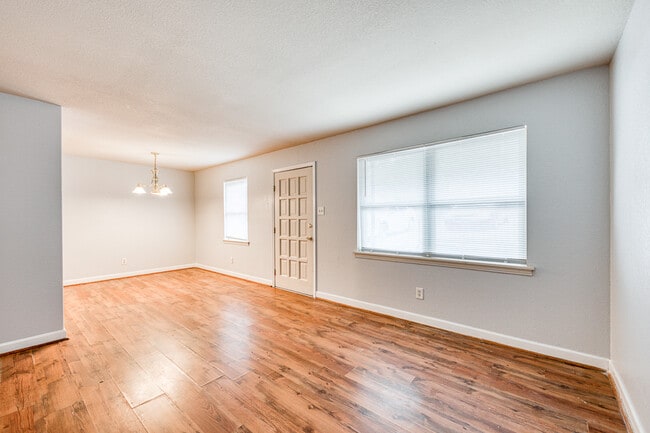 Photo - 601 Mimi Ln Unit 4