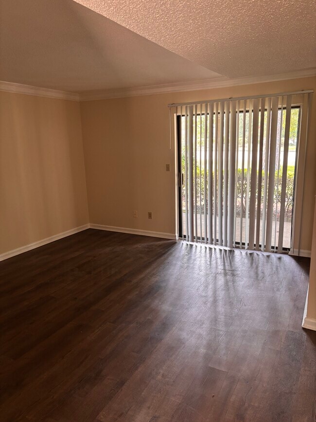 Photo - 1611 E Trinity Blvd