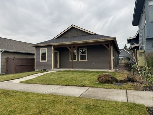 Building Photo - Single level home SW Bend