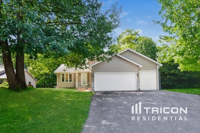 Building Photo - 2661 Oak Ridge Dr