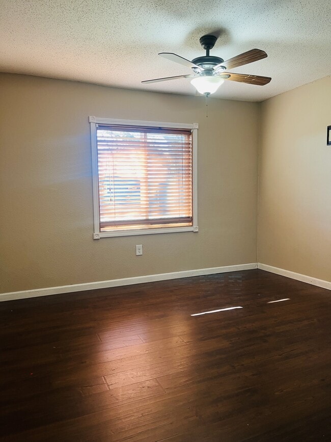 Photo - 230 N Marnico Ln